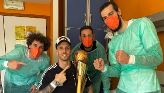 Scudetto basket, la Virtus Bologna porta il trofeo a Polonara in ospedale